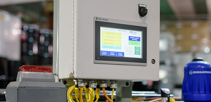 Innowacje dla odlewnictwa ciśnieniowego oraz przetwórstwie poliuretanu: System DilutionIQ™ zapewnia bezpieczeństwo i pracę środków oddzielających przy maksymalnej wydajności