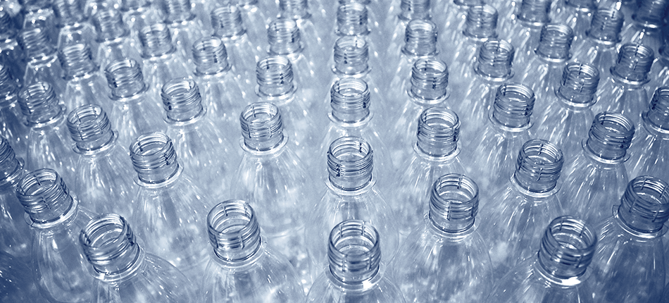 Artykuł techniczny: Redukcja zakleszczania się butelek PET w produkcji